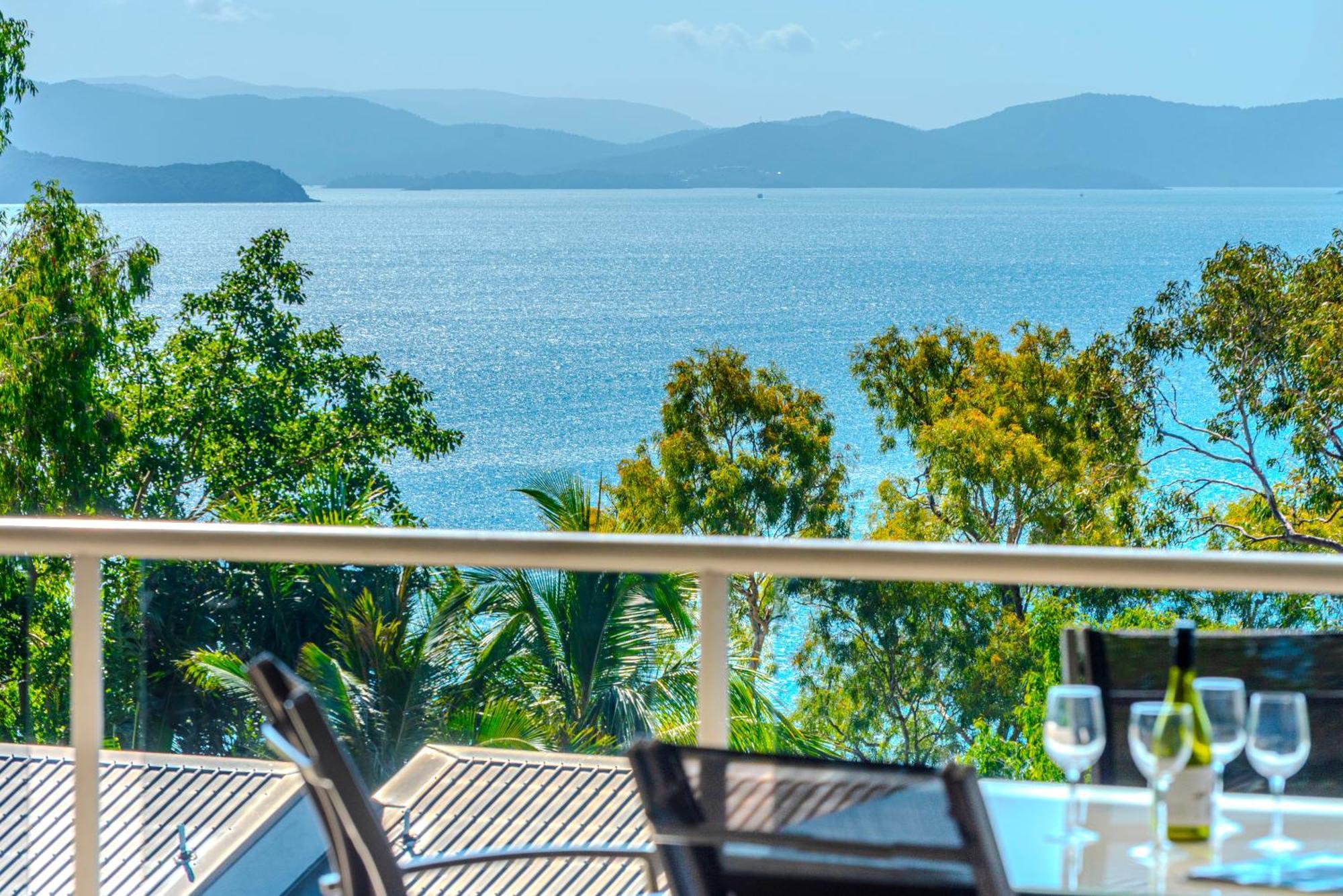 Blue Water Views Apartment