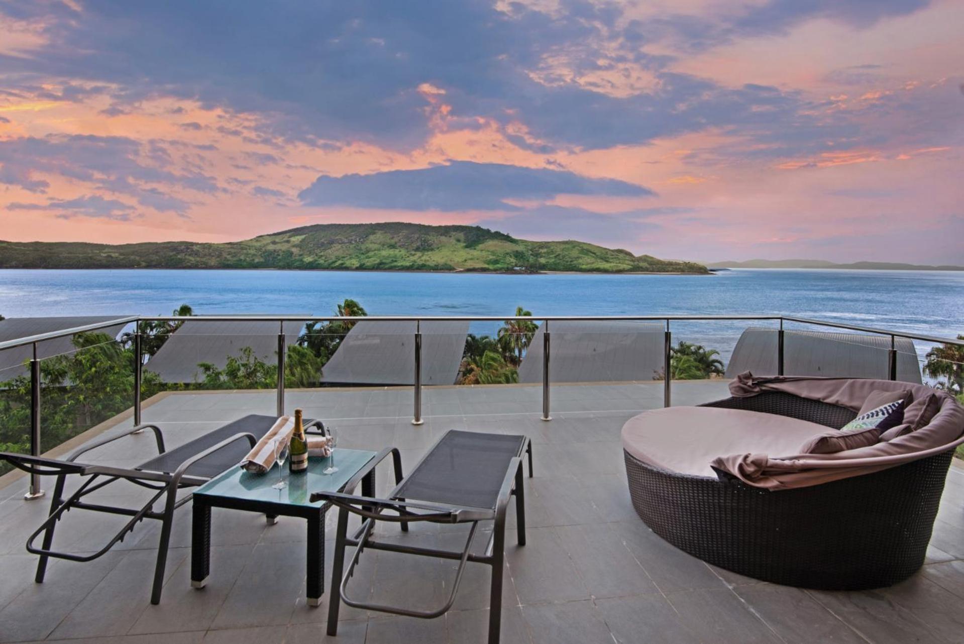 Villa Yacht Club 33 Serenity House Ocean Views 2 Buggies Hamilton Island