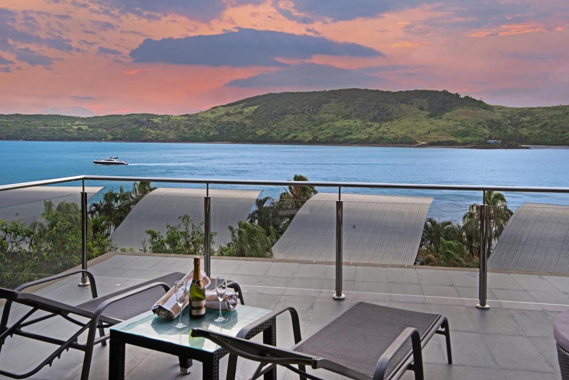 Yacht Club 33 Serenity House Ocean Views 2 Buggies Hamilton Island