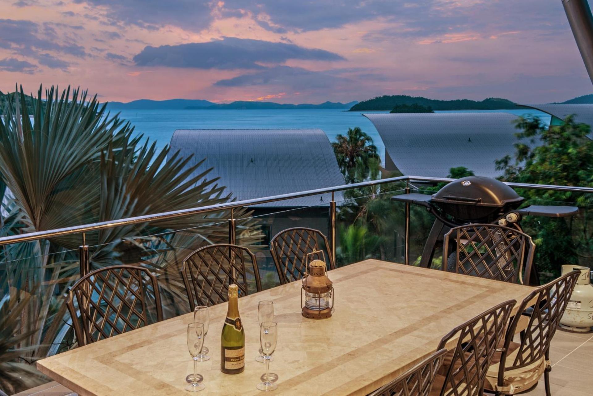 Yacht Club 33 Serenity House Ocean Views 2 Buggies