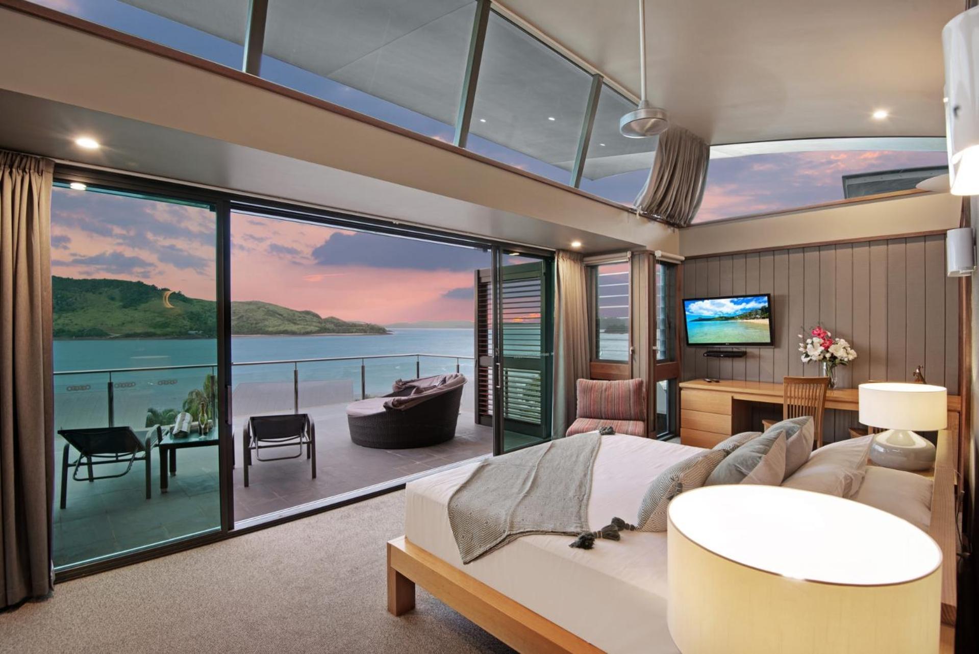 Yacht Club 33 Serenity House Ocean Views 2 Buggies Hamilton Island