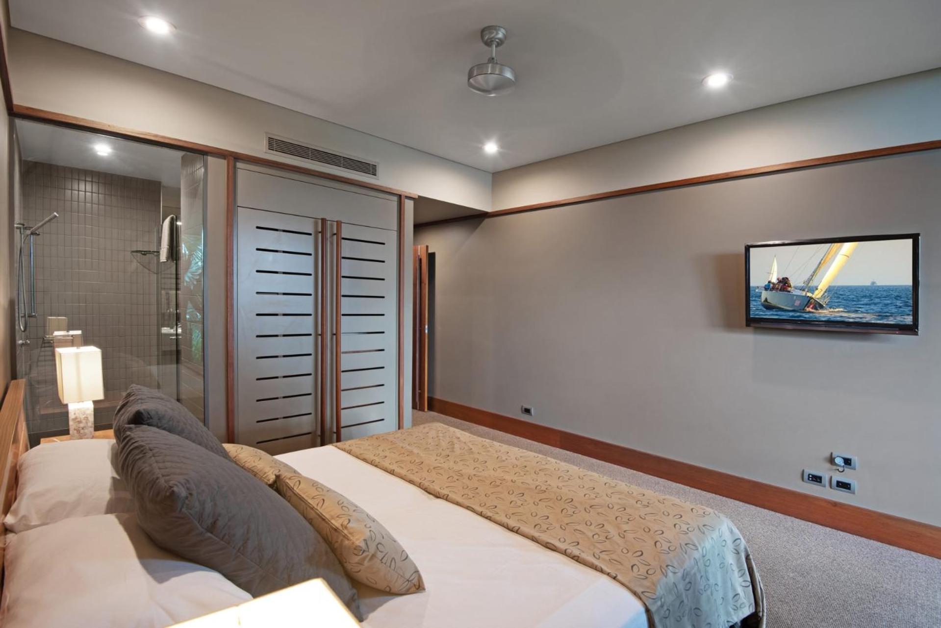 Villa Yacht Club 33 Serenity House Ocean Views 2 Buggies Hamilton Island