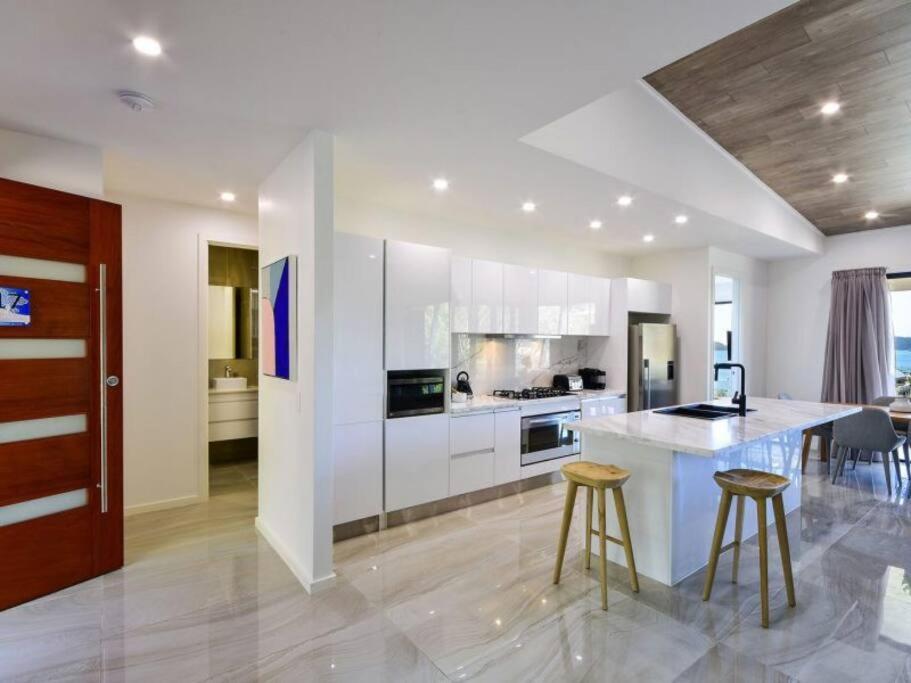 Hidden Cove 17, - - Free Buggy Included * Hamilton Island