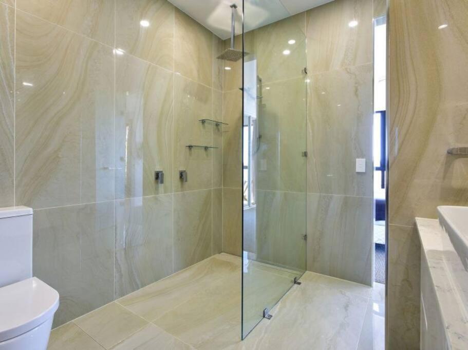 Hidden Cove 17, - - Free Buggy Included * Hamilton Island