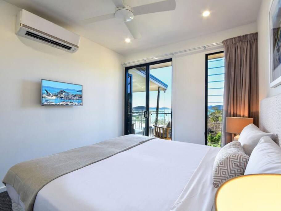 Hidden Cove 17, - - Free Buggy Included Hamilton Island