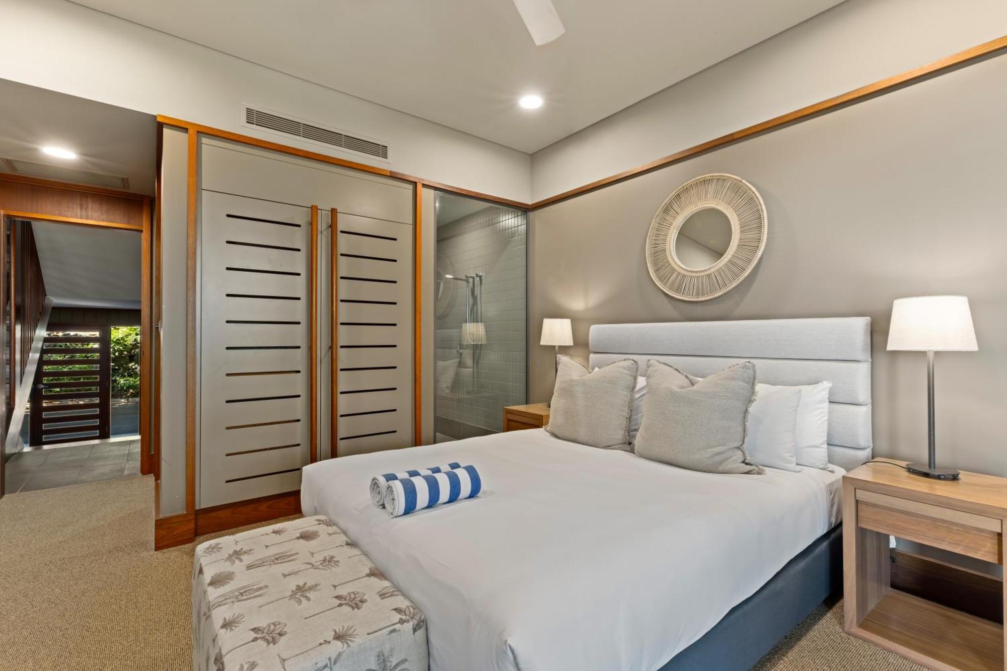 Yacht Club * Hamilton Island