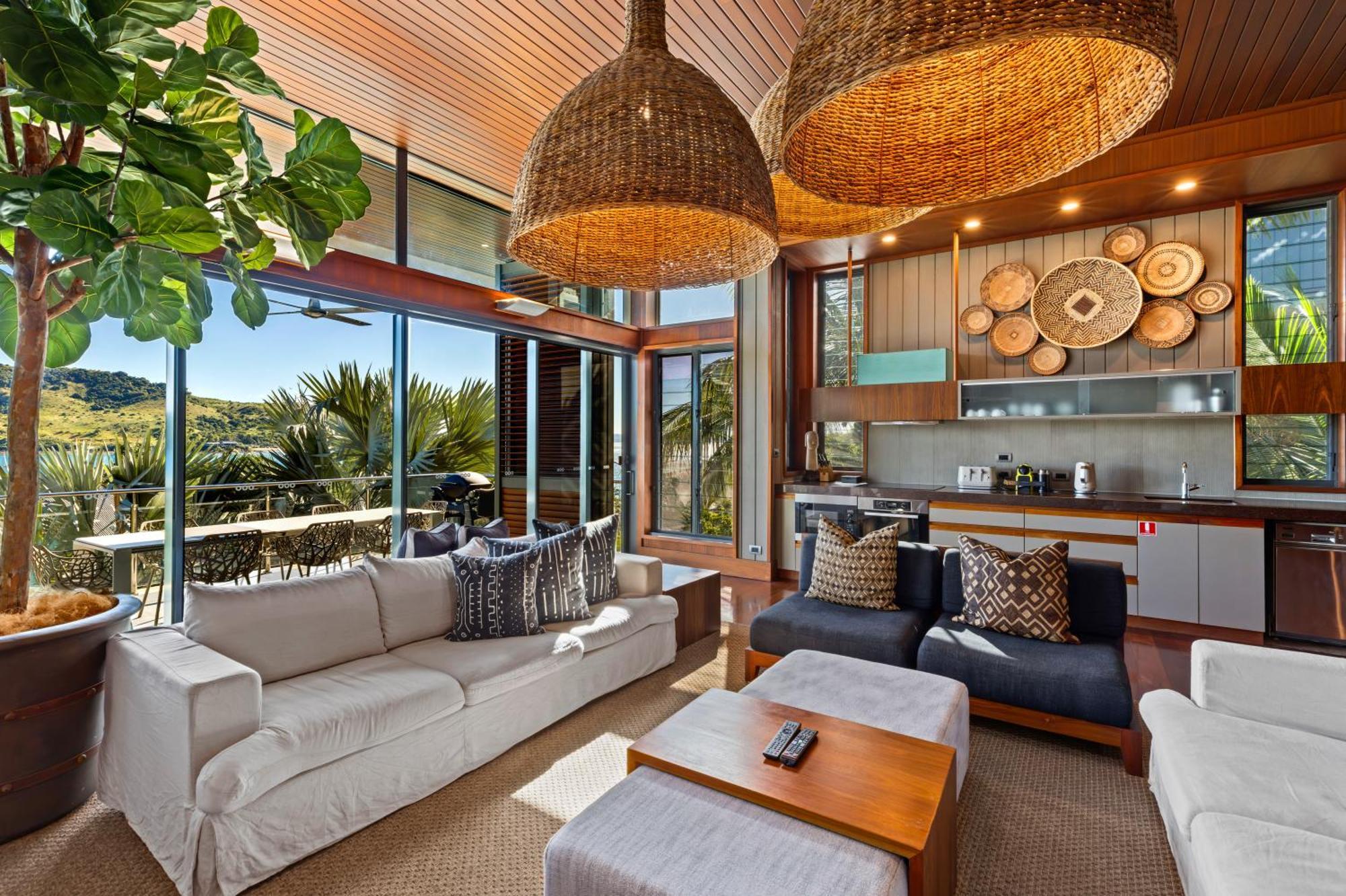 Yacht Club Apartment