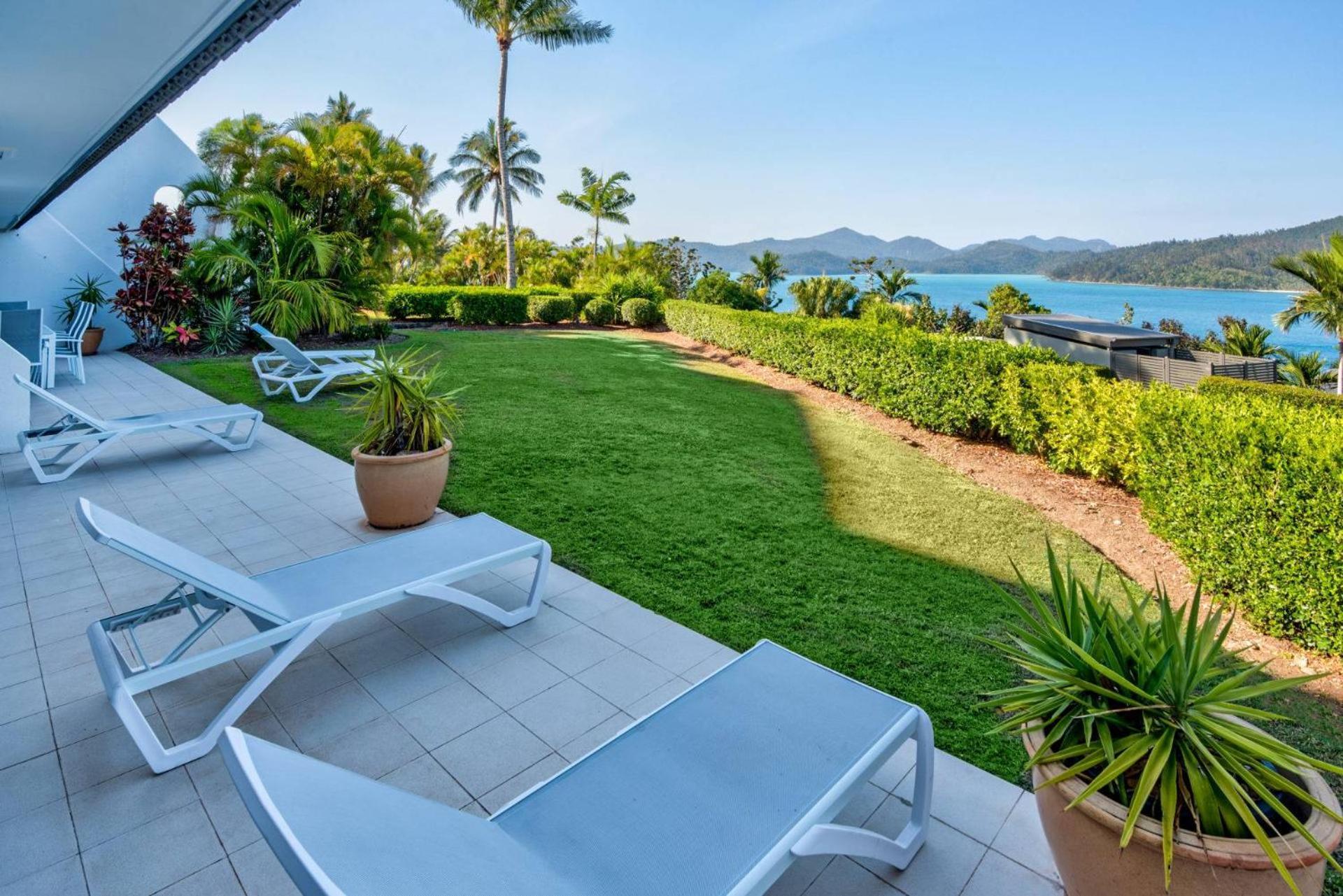 Bella Vista East 3 Luxury Ocean Views Large Flat Grassed Area And Buggy * Hamilton Island