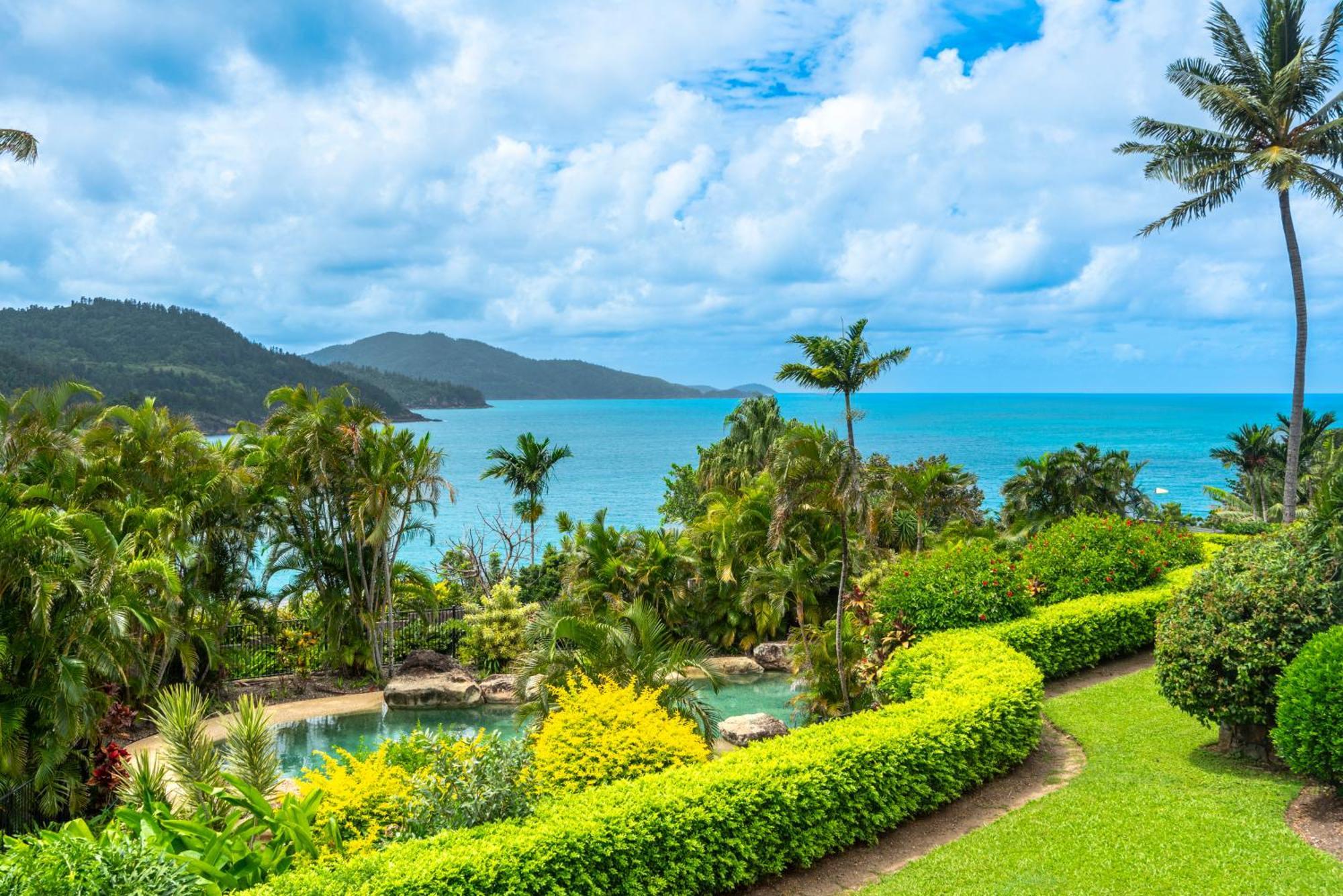 Bella Vista East 4 Oceanview, Golf Buggy, Valet Service & Shared Pool Apartment