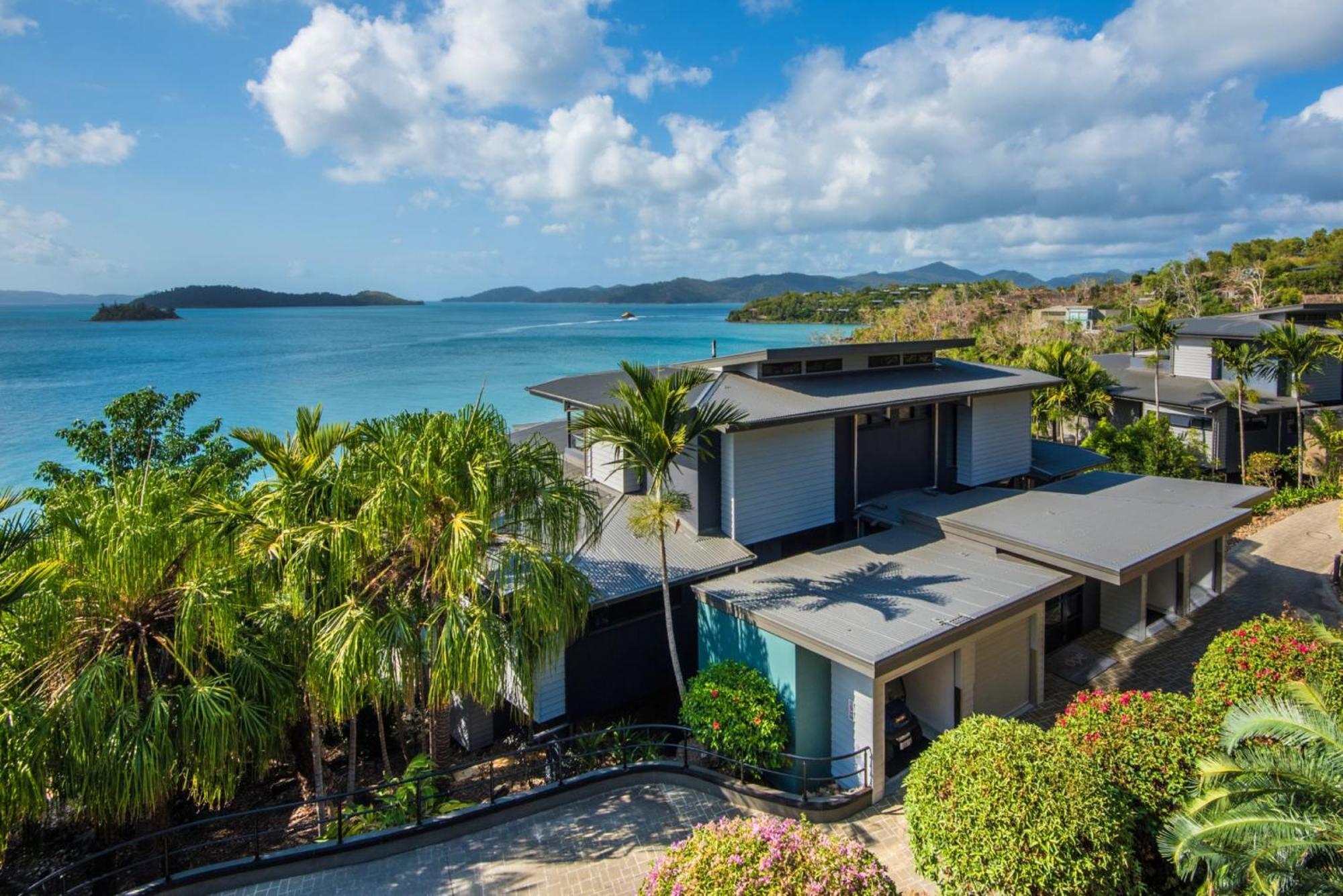 16 The Edge - Waterfront, Golf Buggy And Sea Views * Hamilton Island
