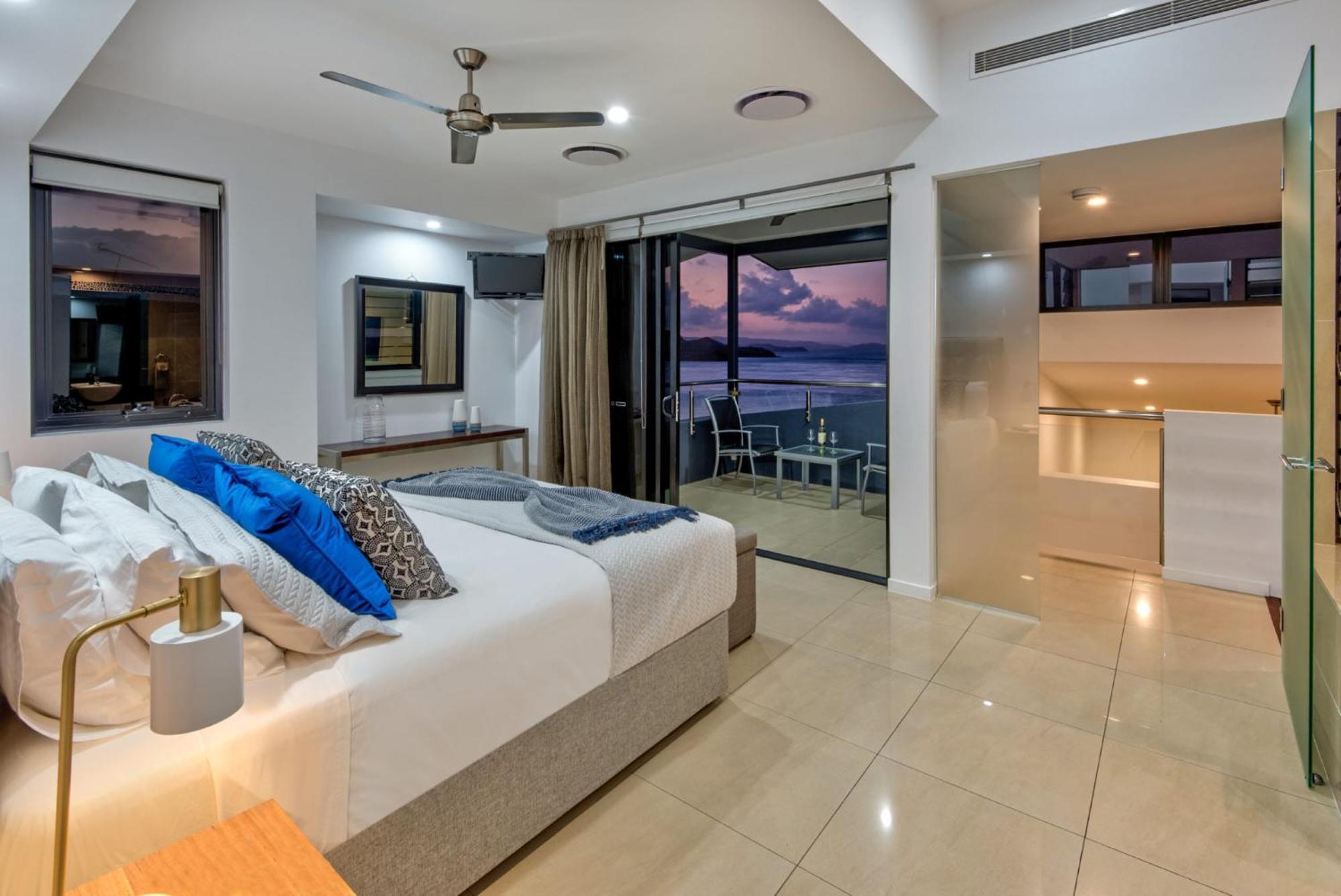 Villa 16 The Edge - Waterfront, Golf Buggy And Sea Views