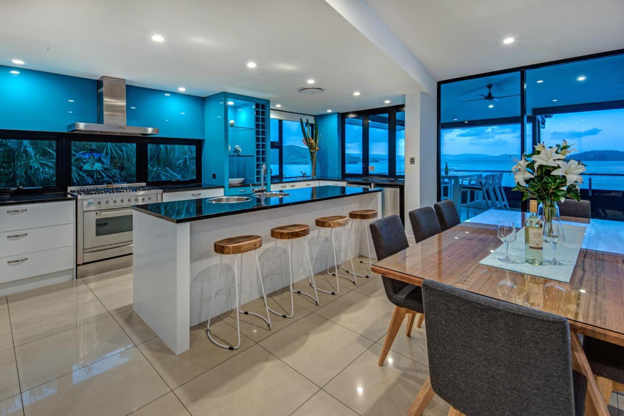 Villa 16 The Edge - Waterfront, Golf Buggy And Sea Views Hamilton Island