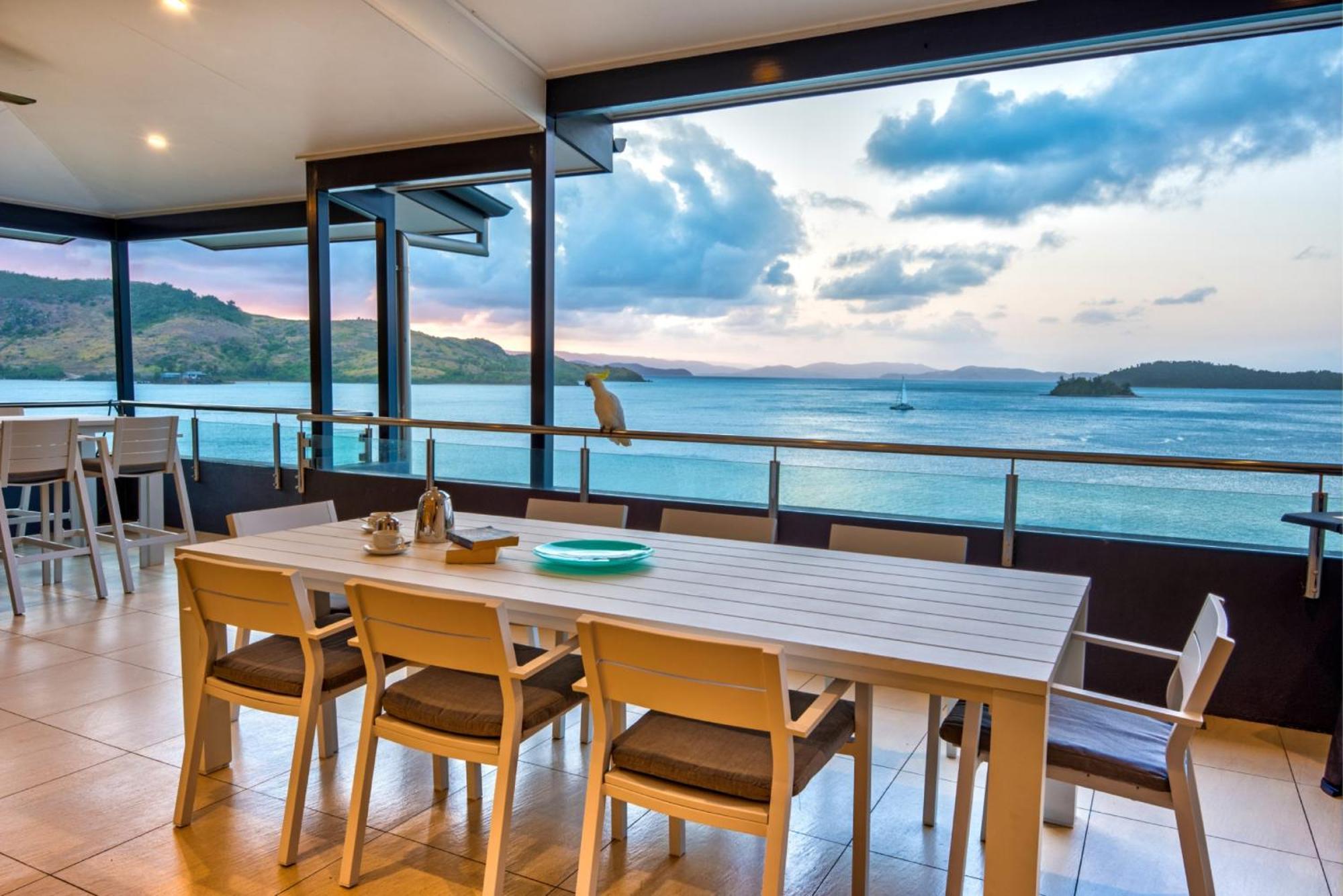 16 The Edge - Waterfront, Golf Buggy And Sea Views * Hamilton Island