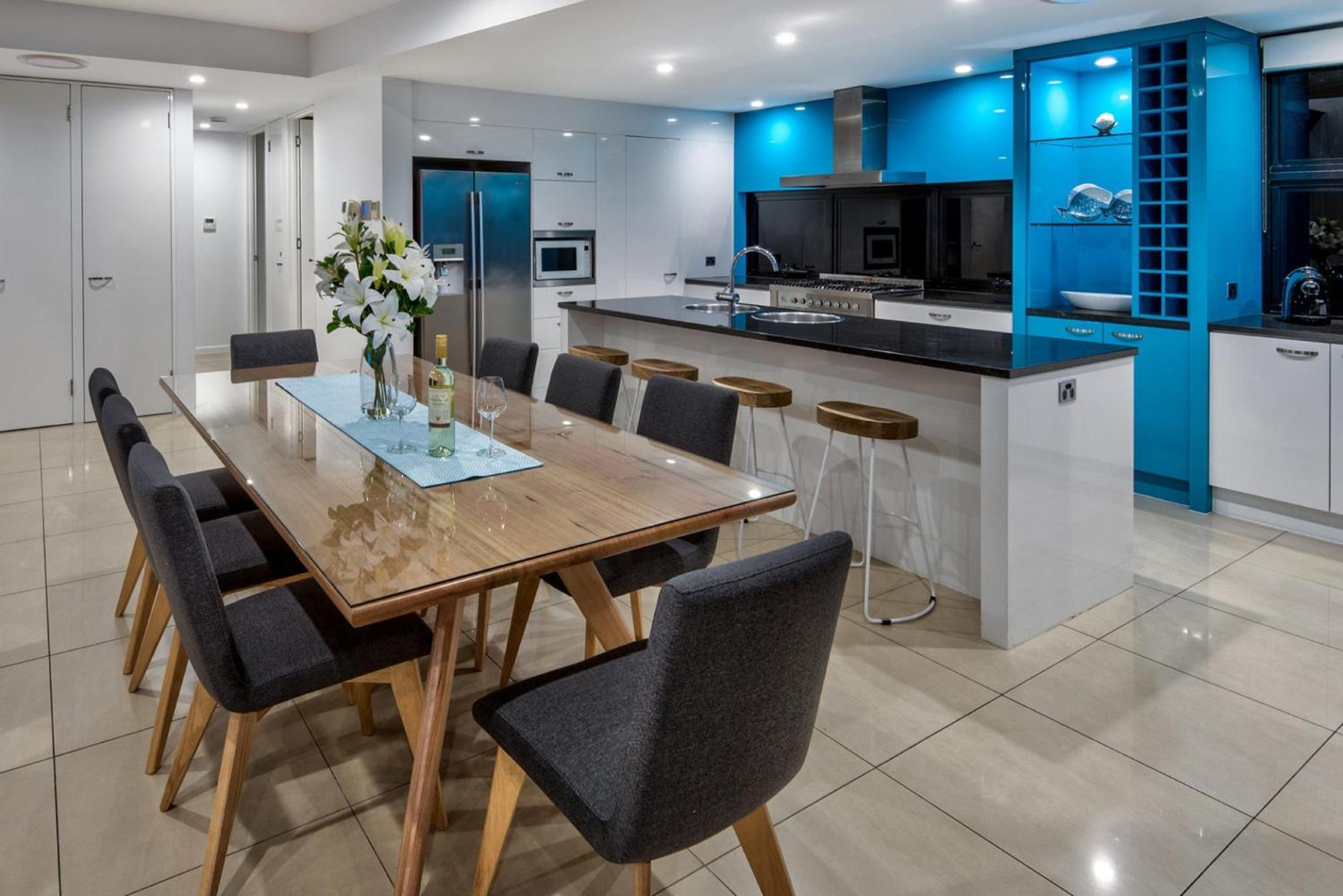 16 The Edge - Waterfront, Golf Buggy And Sea Views Villa