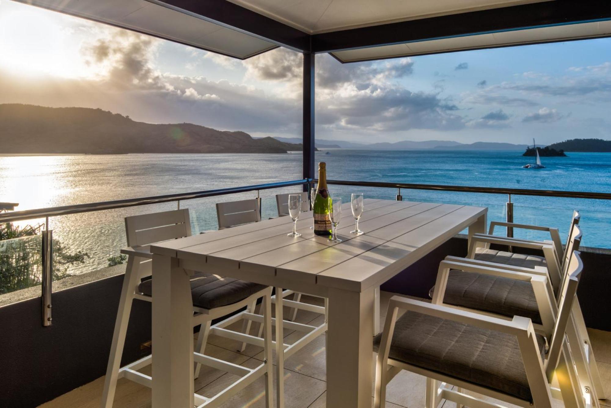 16 The Edge - Waterfront, Golf Buggy And Sea Views Villa Hamilton Island