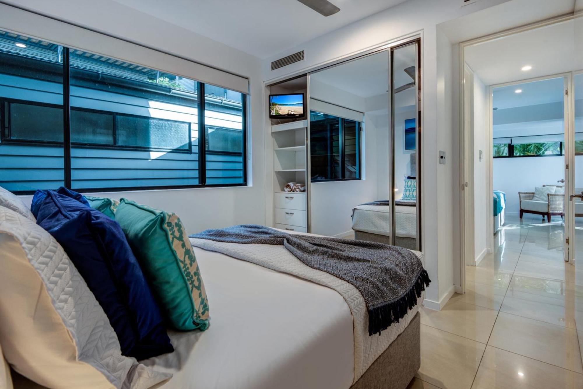 16 The Edge - Waterfront, Golf Buggy And Sea Views Villa *