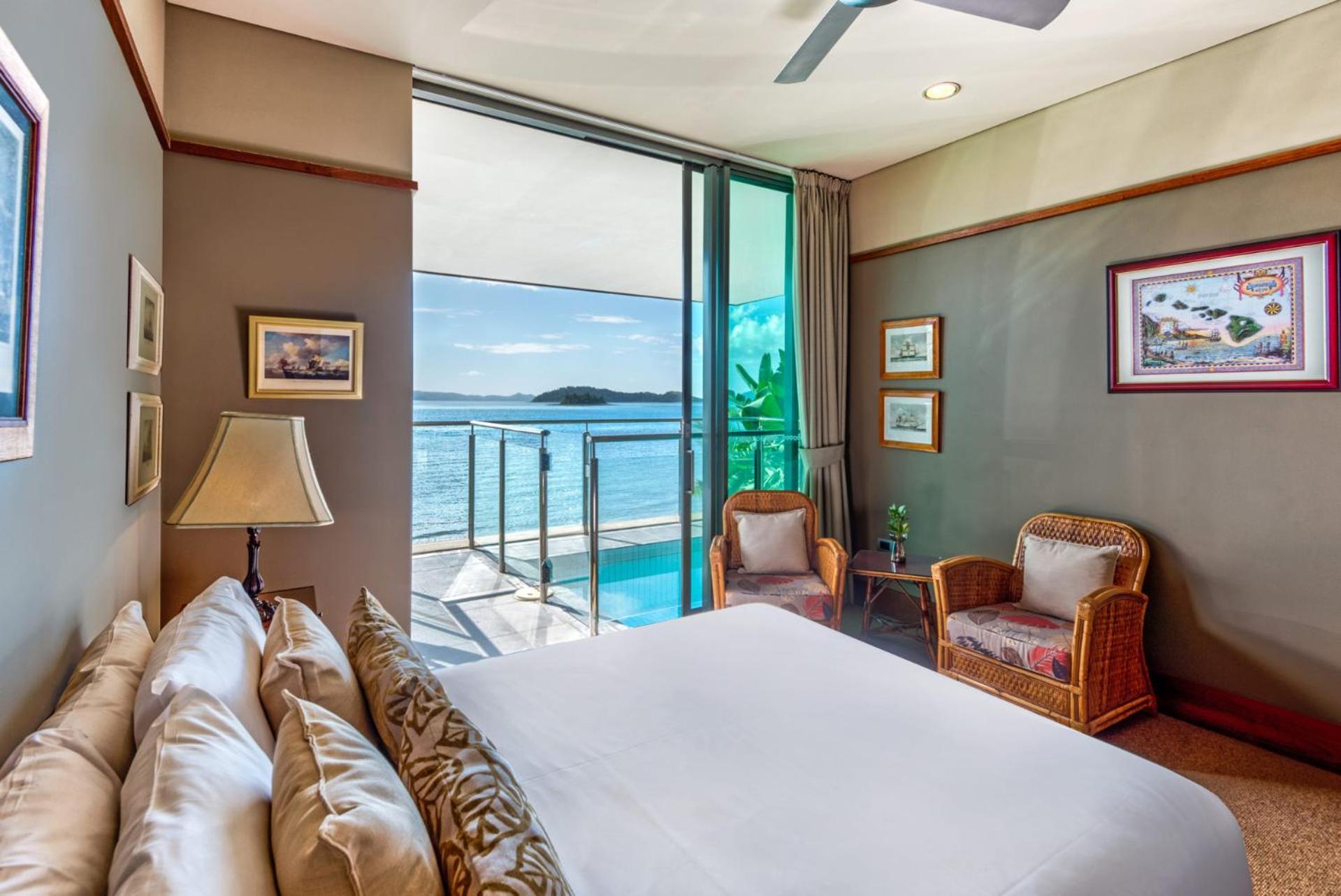 Yacht Club 19 - Ocean Front, Pool And 2 Buggies * Hamilton Island