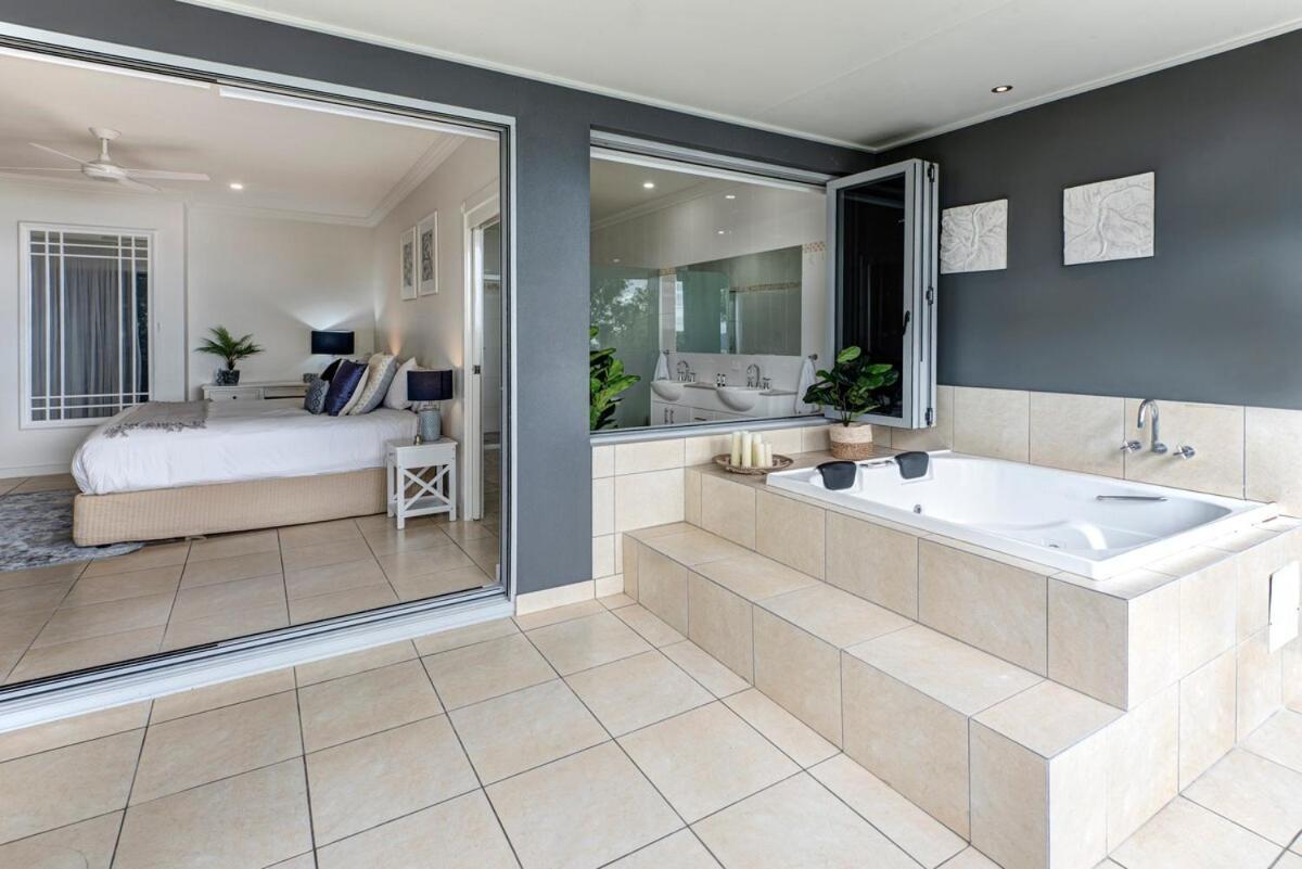 Blue Water Views 17 - Free Buggy Included! * Hamilton Island