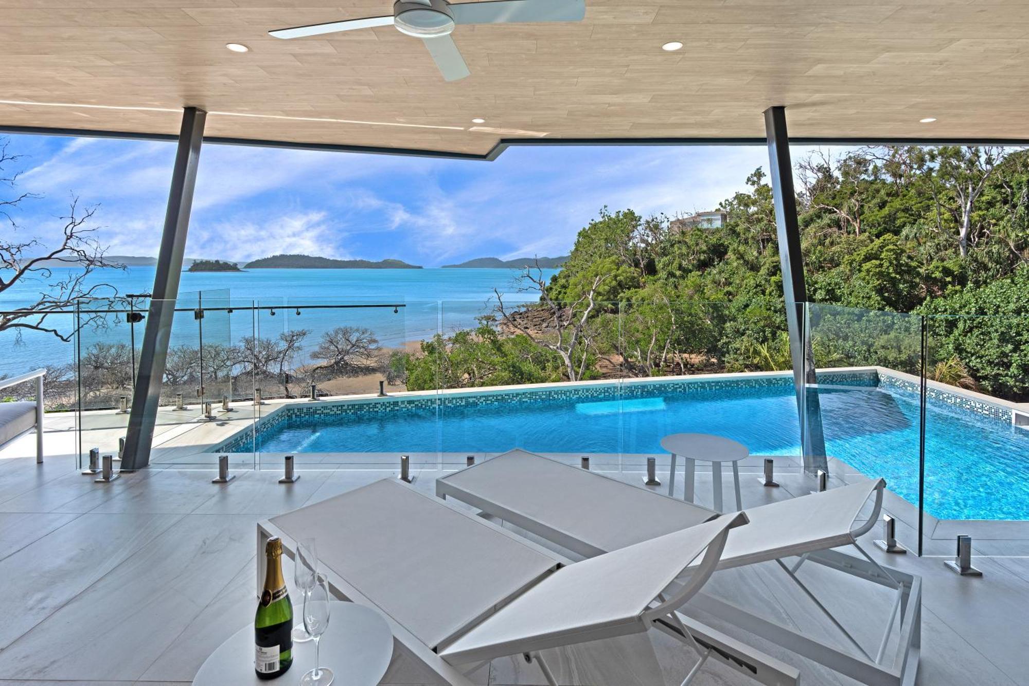 Hidden Cove 2 - Beachfront, Private Pool & Buggy Villa Hamilton Island