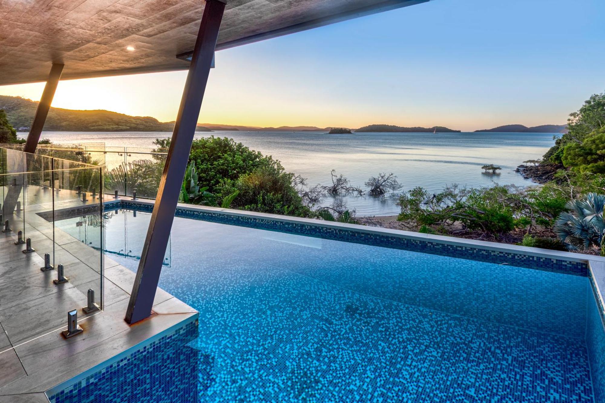 Hidden Cove 2 - Beachfront, Private Pool & Buggy