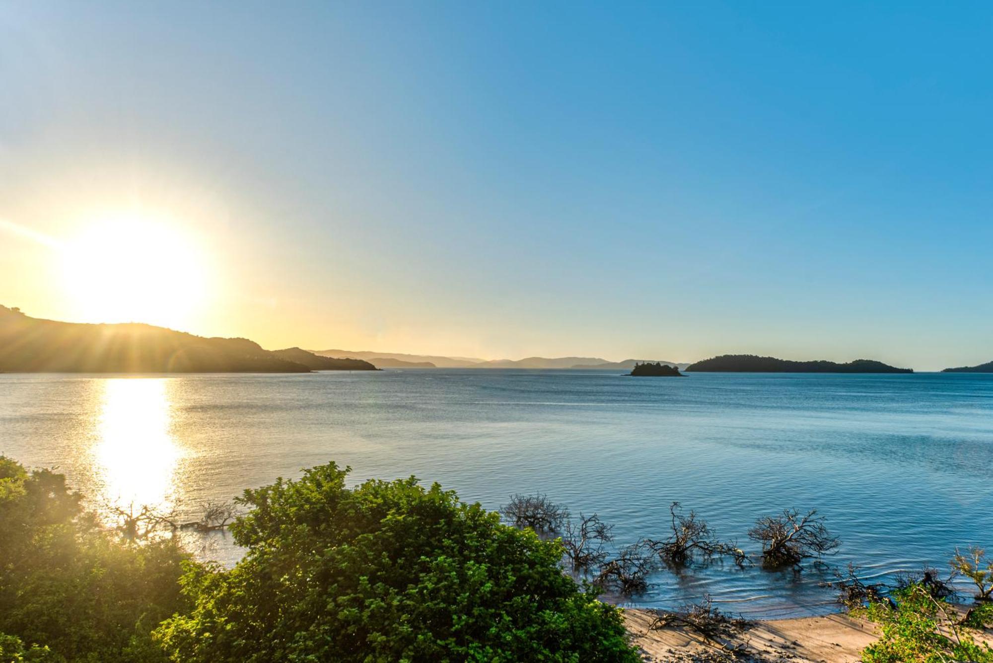 Hidden Cove 2 - Beachfront, Private Pool & Buggy Villa *
