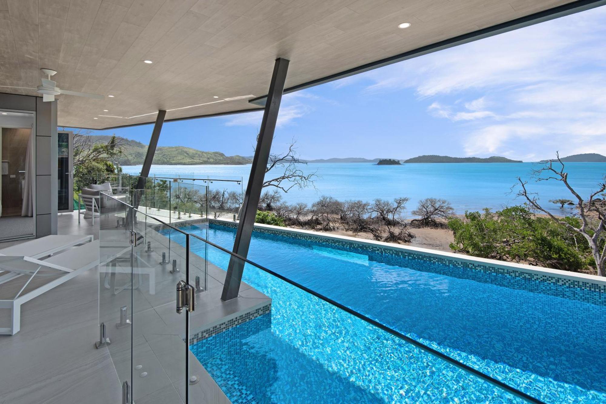 Villa Hidden Cove 2 - Beachfront, Private Pool & Buggy