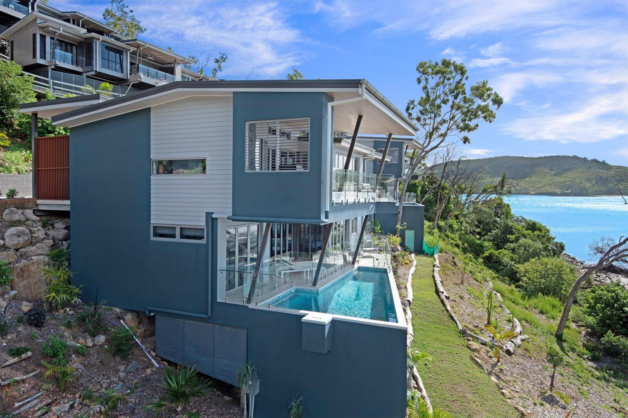 Villa Hidden Cove 2 - Beachfront, Private Pool & Buggy