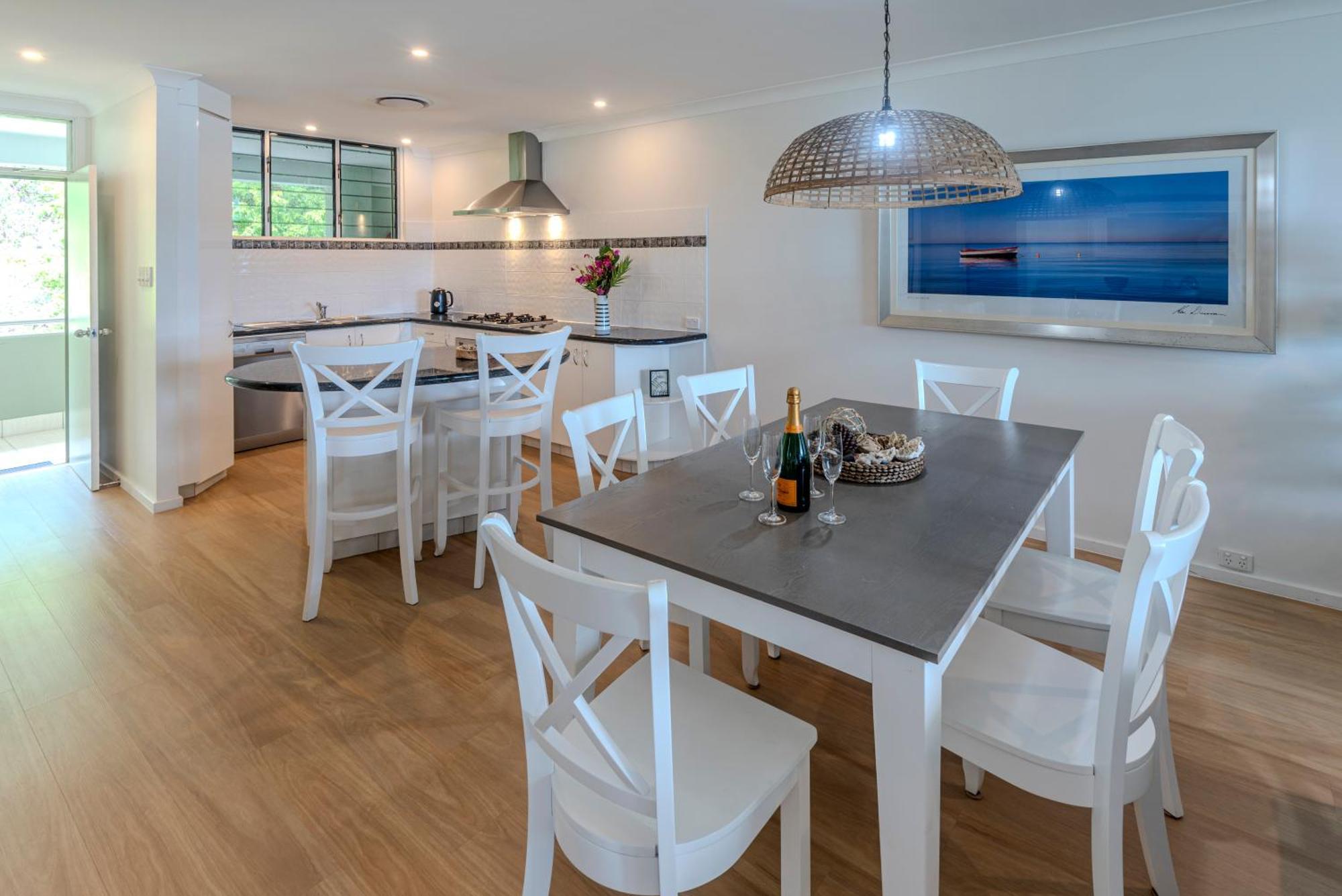 Lagoon Beachfront 202 On By Hamorent * Hamilton Island