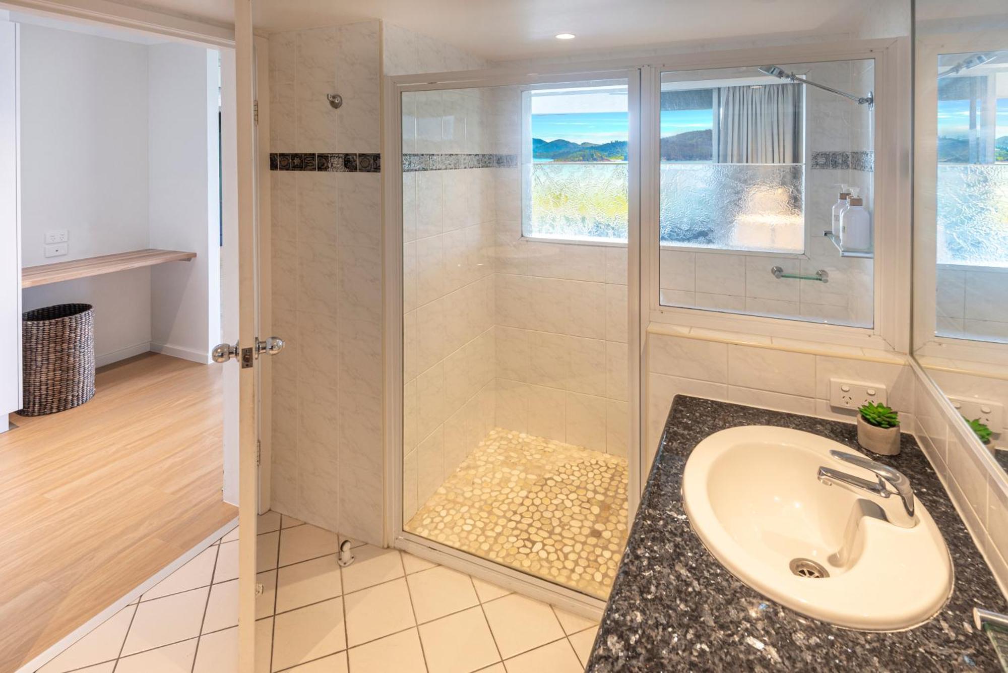 Lagoon Beachfront 202 On By Hamorent *