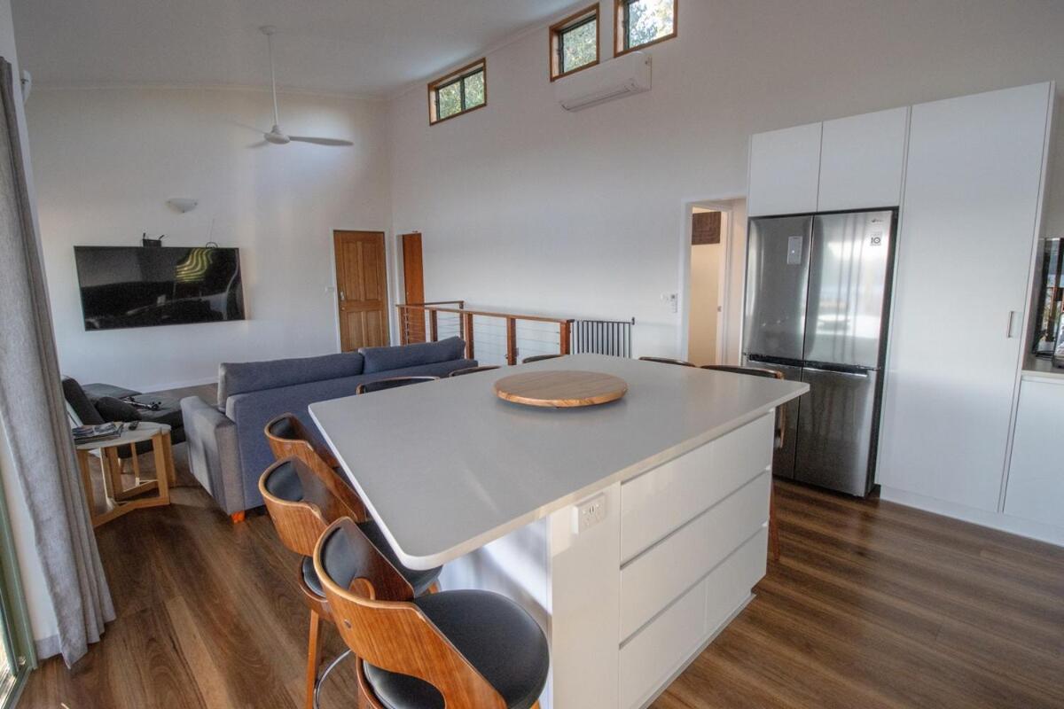 Villa 3 Bedroom Villa, Great Views, Buggy