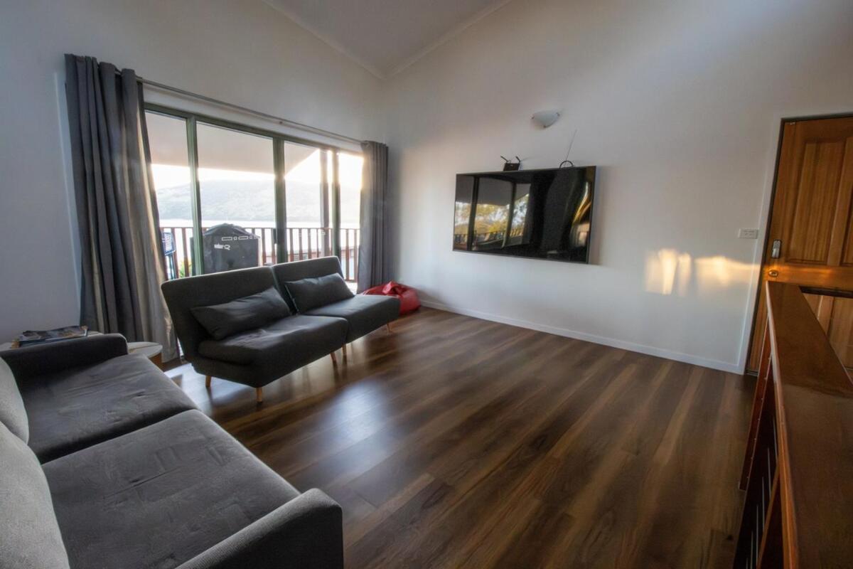 3 Bedroom Villa, Great Views, Buggy Villa Hamilton Island