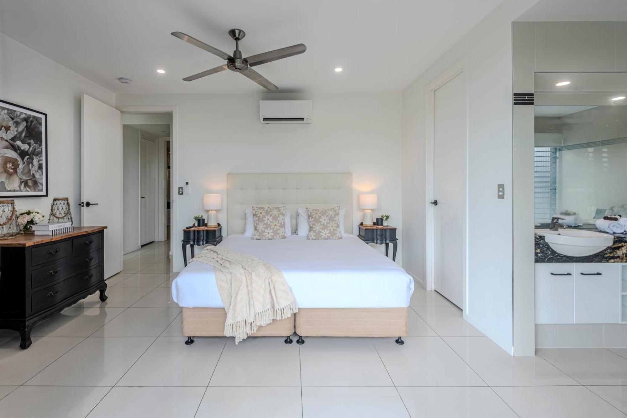 Pinnacle Aparthotel 3*