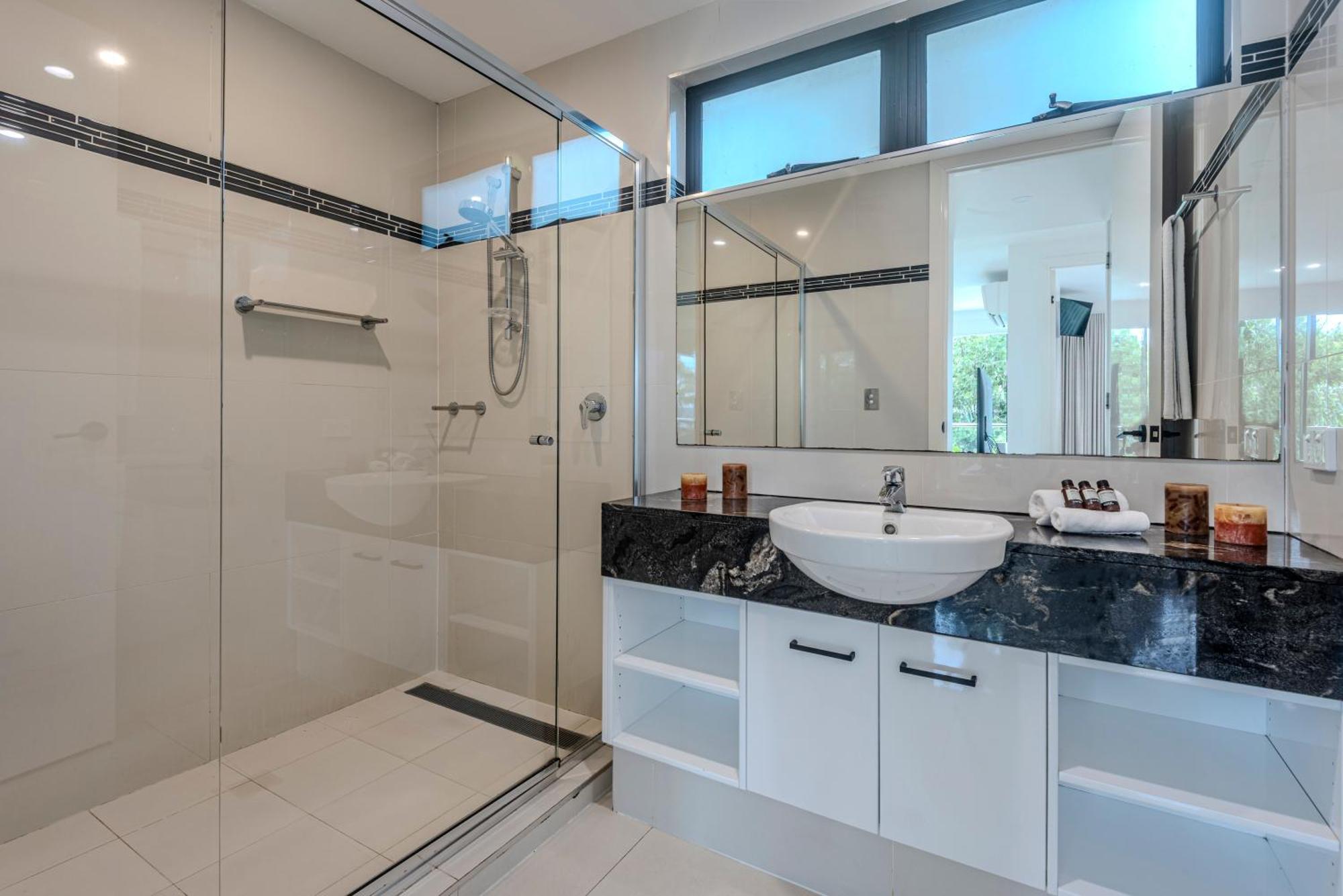 Pinnacle Aparthotel 3*
