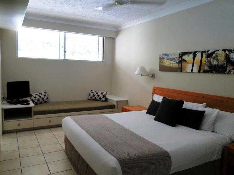Whitsunday Aprt 4*