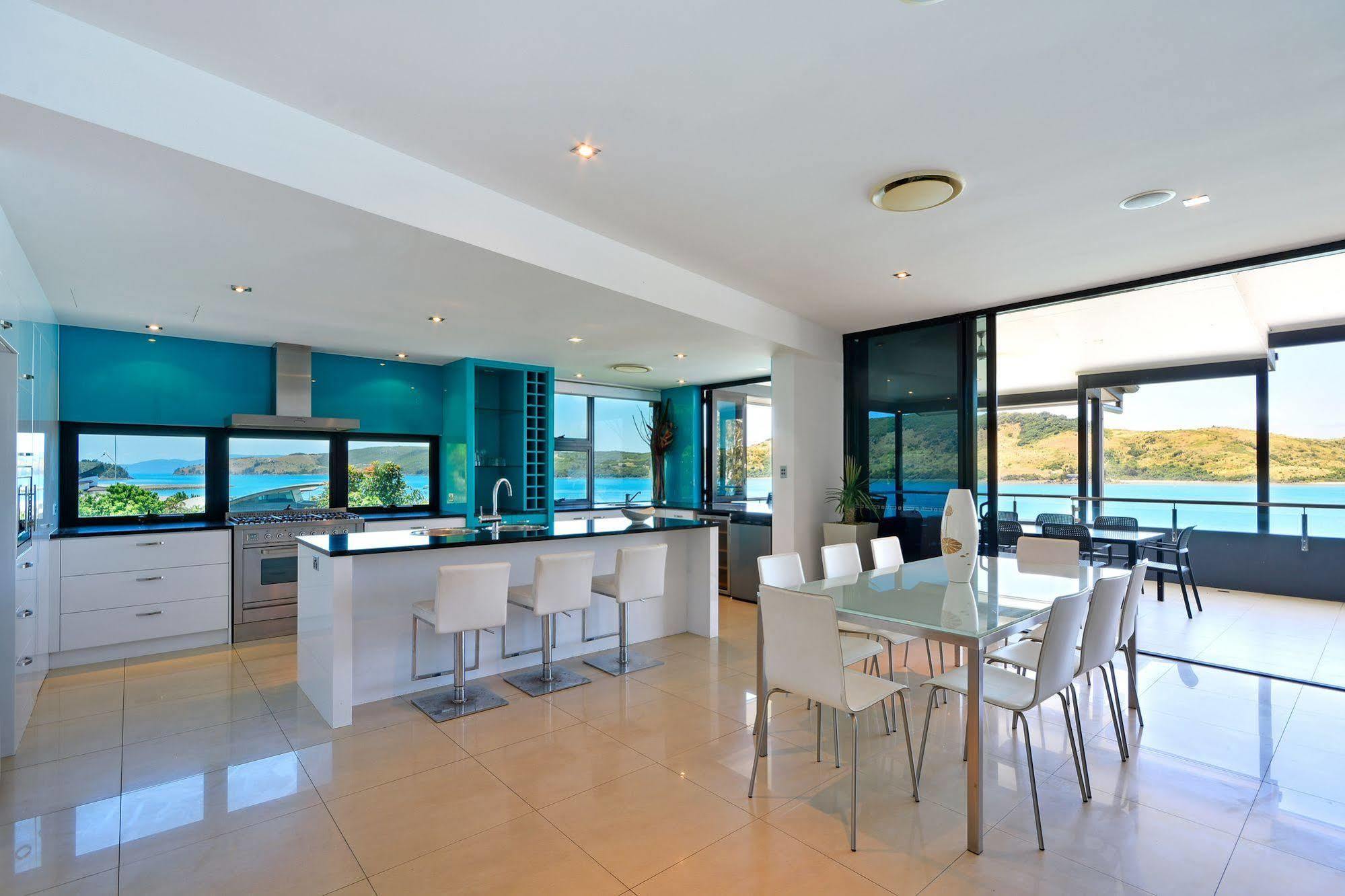 Edge 5 Oceanfront 3-bedroom - Featuring An Infinity Pool, Bath, Buggy And Valet Service Villa