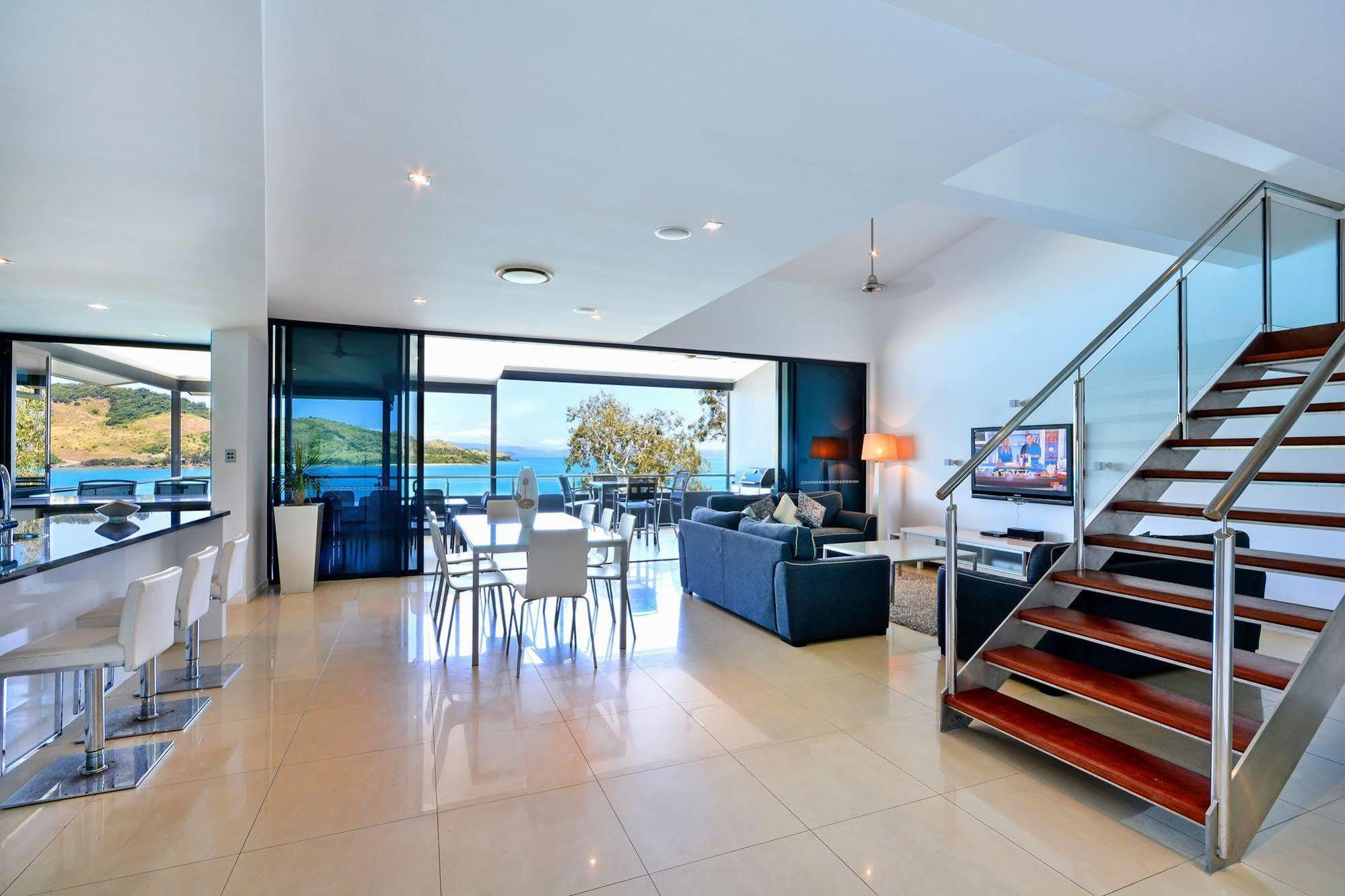 Villa Edge 5 Oceanfront 3-bedroom - Featuring An Infinity Pool, Bath, Buggy And Valet Service Hamilton Island