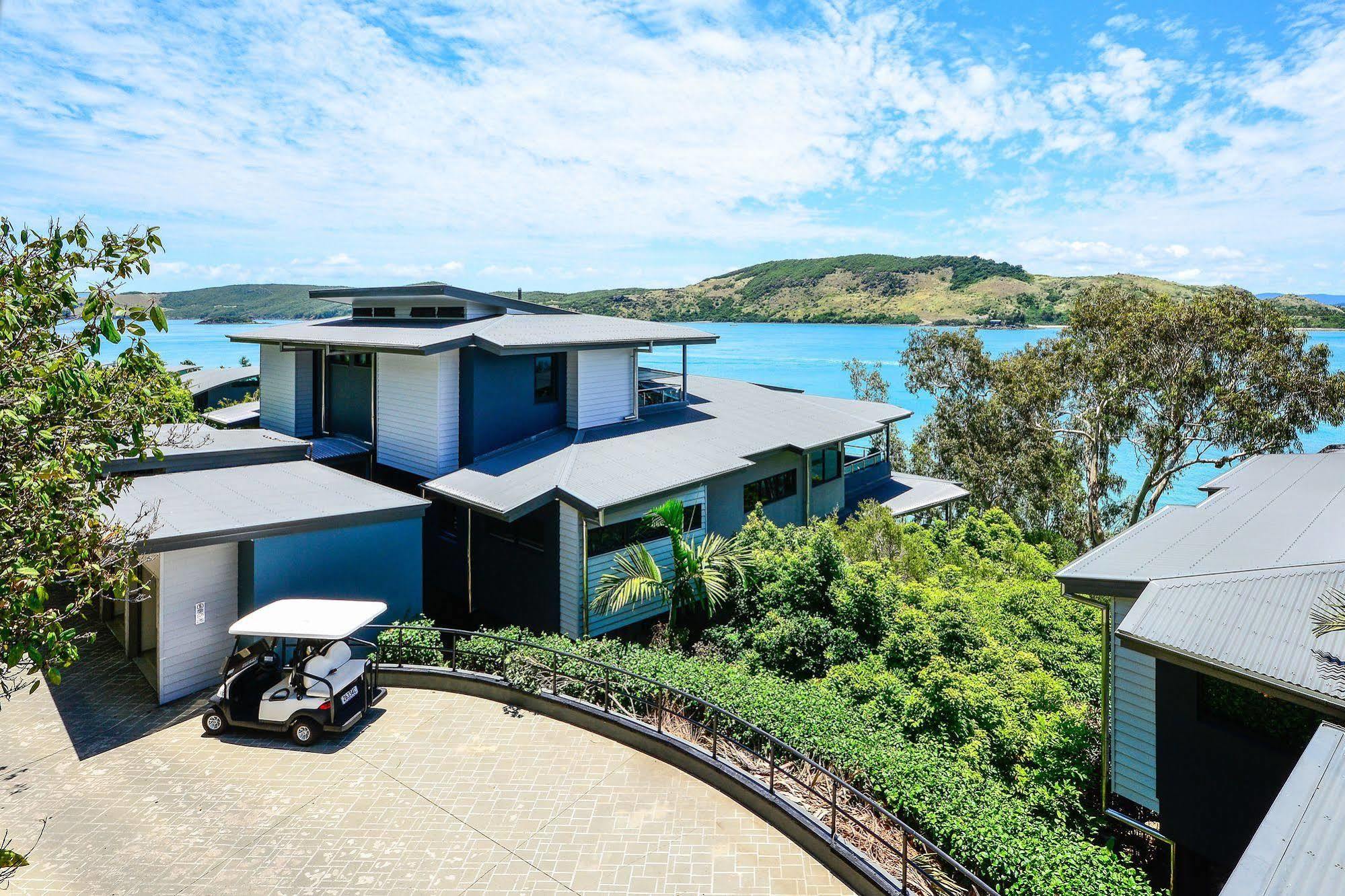 Edge 5 Oceanfront 3-bedroom - Featuring An Infinity Pool, Bath, Buggy And Valet Service Villa