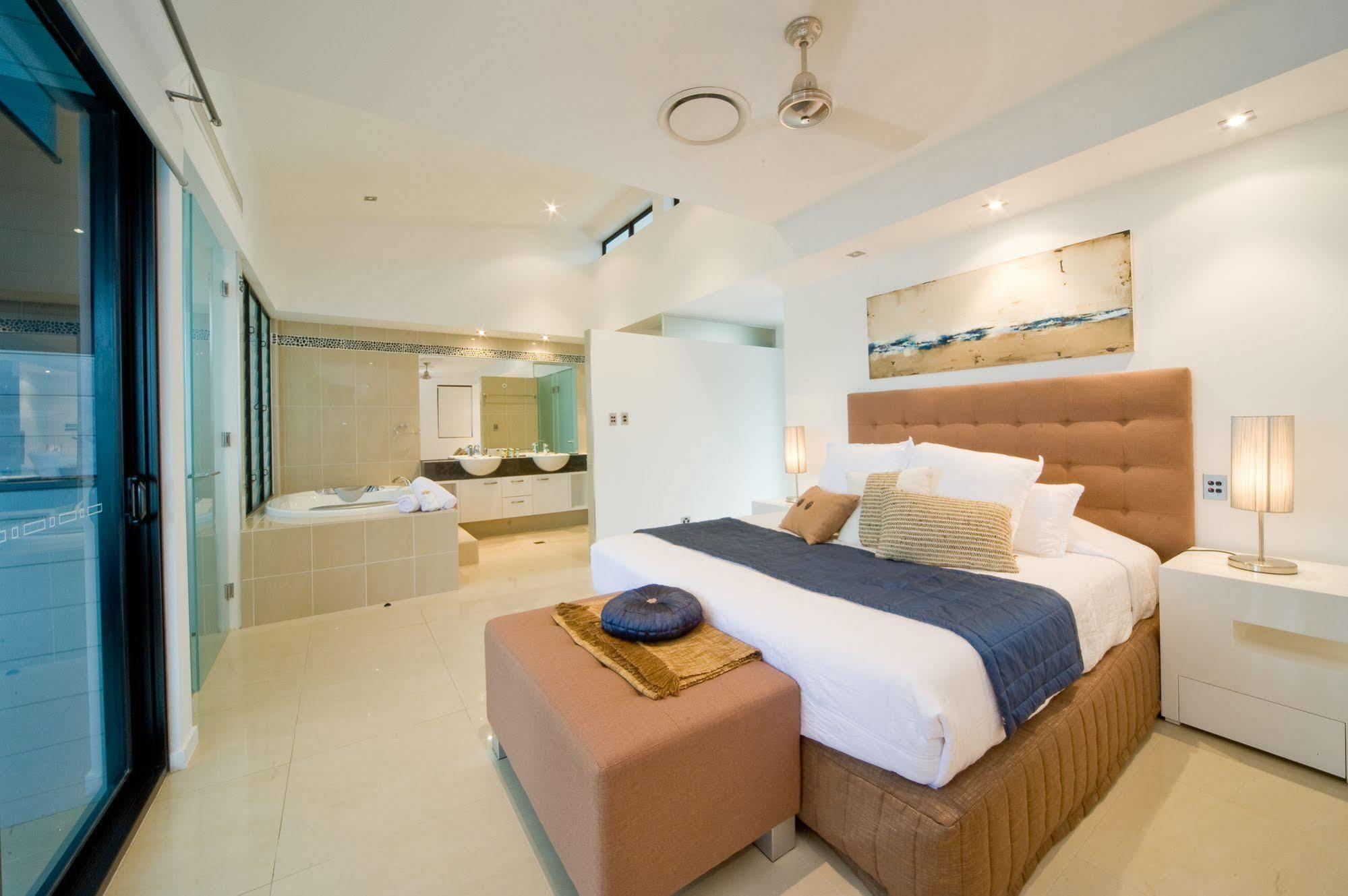 Villa Edge 5 Oceanfront 3-bedroom - Featuring An Infinity Pool, Bath, Buggy And Valet Service *