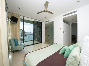Edge 5 Oceanfront 3-bedroom - Featuring An Infinity Pool, Bath, Buggy And Valet Service Villa