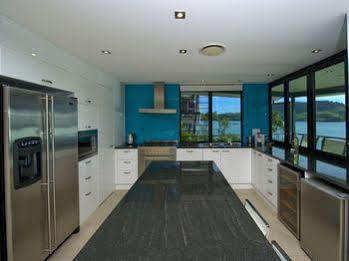 Edge 5 Oceanfront 3-bedroom - Featuring An Infinity Pool, Bath, Buggy And Valet Service Villa