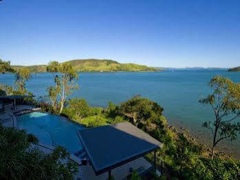 Edge 5 Oceanfront 3-bedroom - Featuring An Infinity Pool, Bath, Buggy And Valet Service *