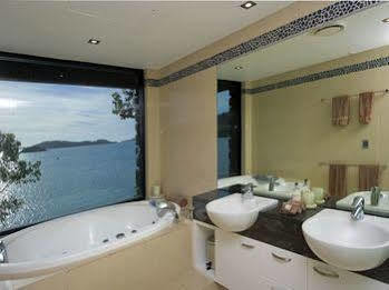 Edge 5 Oceanfront 3-bedroom - Featuring An Infinity Pool, Bath, Buggy And Valet Service Hamilton Island