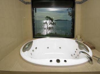 Edge 5 Oceanfront 3-bedroom - Featuring An Infinity Pool, Bath, Buggy And Valet Service Hamilton Island
