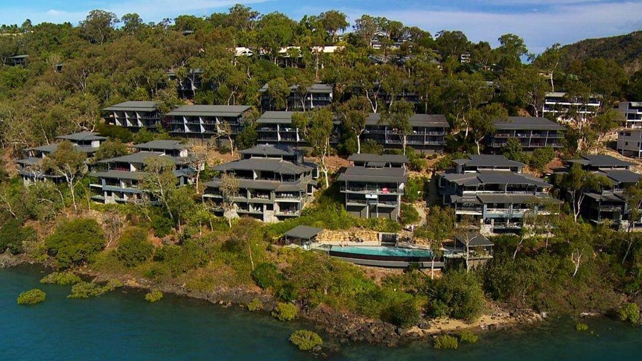 Edge 2 - Oceanfront Luxurious And Spacious 4 Bedroom Split Level With Buggy And Valet Service Hamilton Island