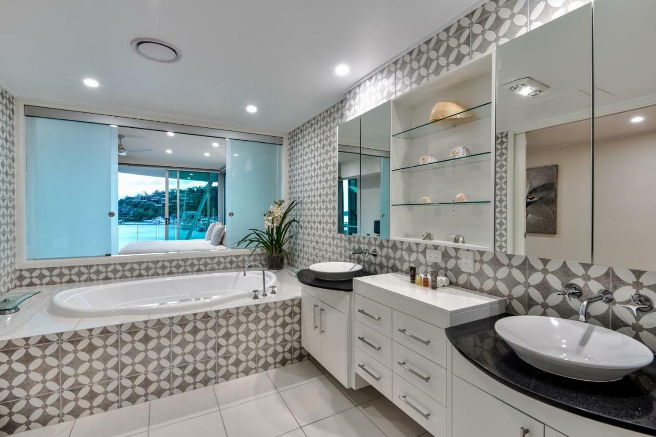 Apartment Pavillions Penthouse 25 - Luxury Waterfront With Private Roof Pool And Buggy Hamilton Island