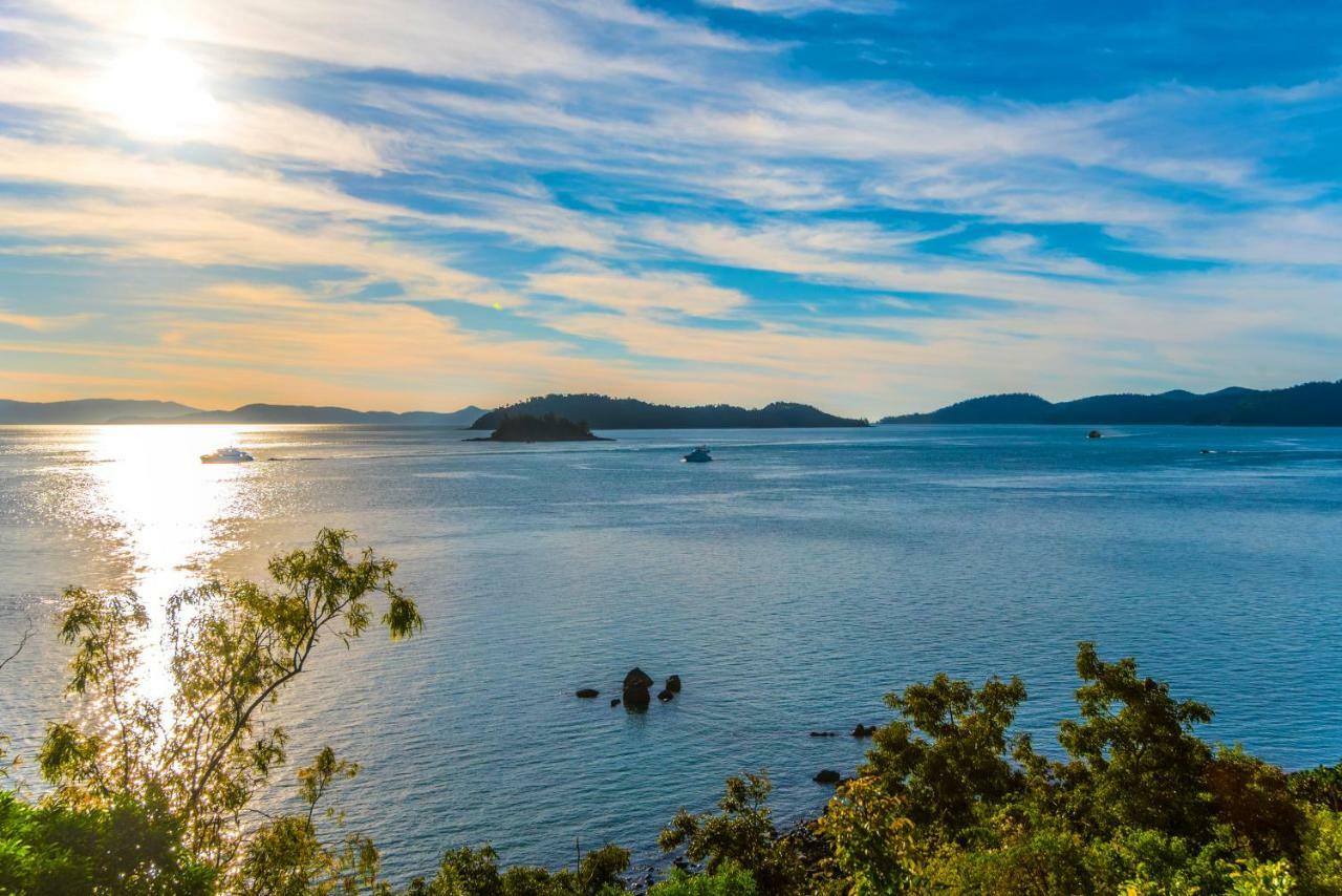 Apartment Edge 2 - Oceanfront Luxurious And Spacious 4 Bedroom Split Level With Buggy And Valet Service Hamilton Island