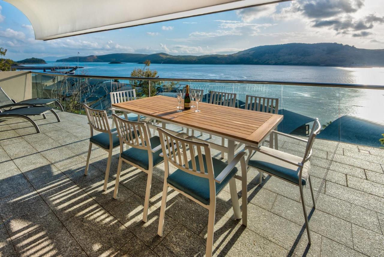 Waves 5 Luxury 3 Bedroom Breathtaking Ocean Views Location Holiday home