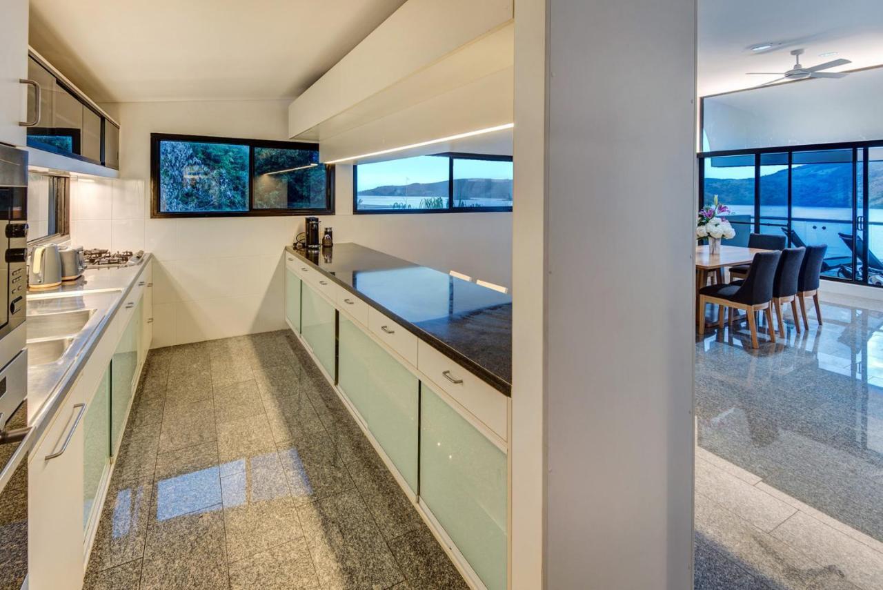 Holiday home Waves 5 Luxury 3 Bedroom Breathtaking Ocean Views Location Hamilton Island