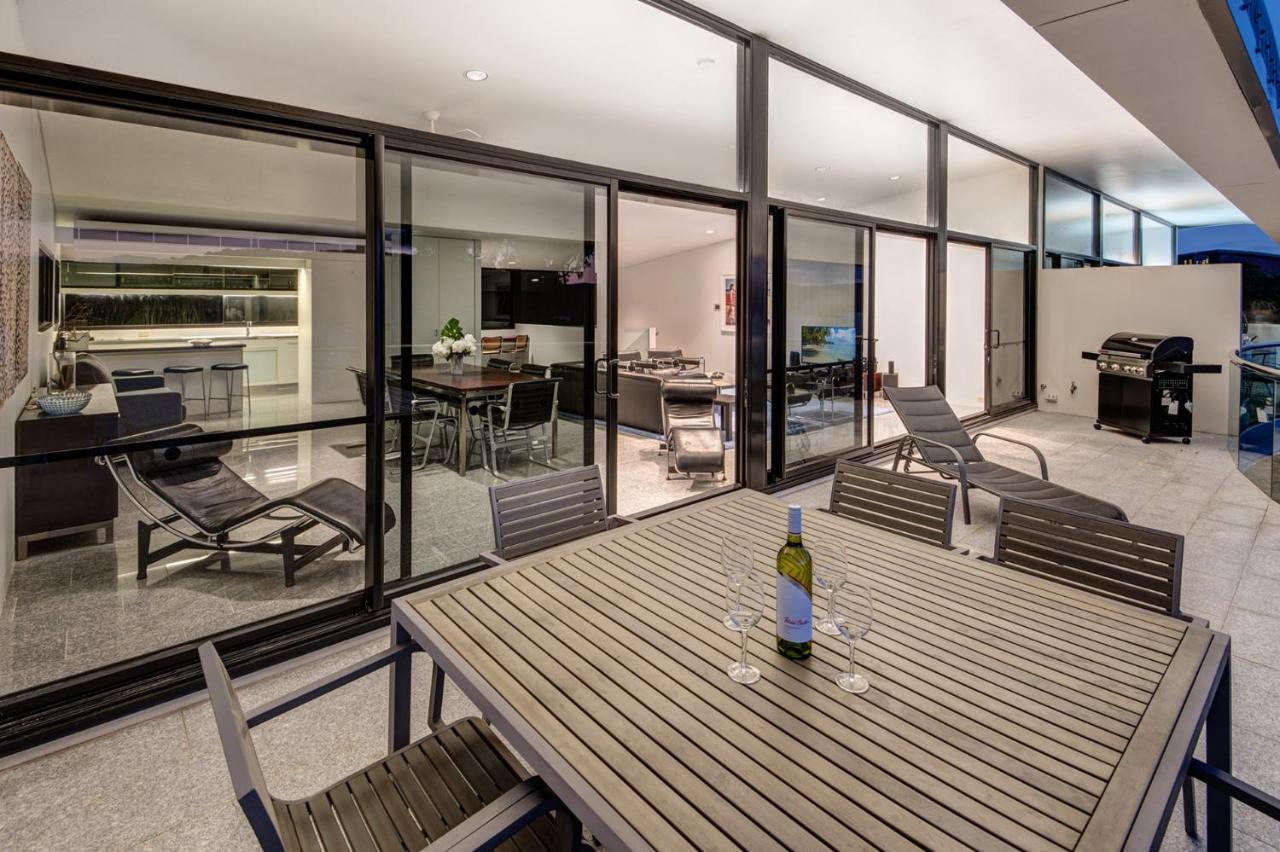 Waves 3 Luxury 3 Bedroom Endless Ocean Views Central Location + Buggy Holiday home Hamilton Island