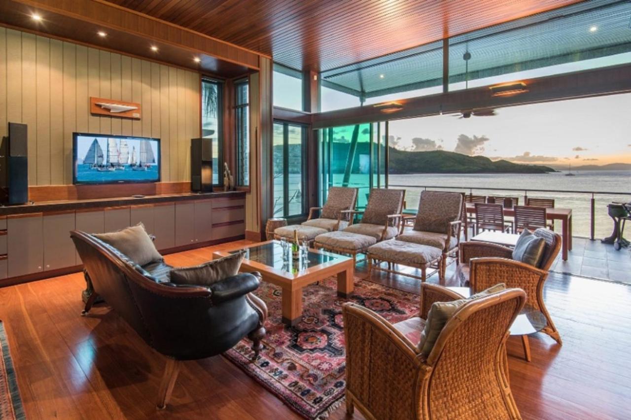 Holiday home Yacht Club 19 Bijou De Mer Ocean Front Private Pool 2 Buggies